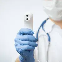 Can symptoms and medical examination accurately diagnose COVID-19 disease?